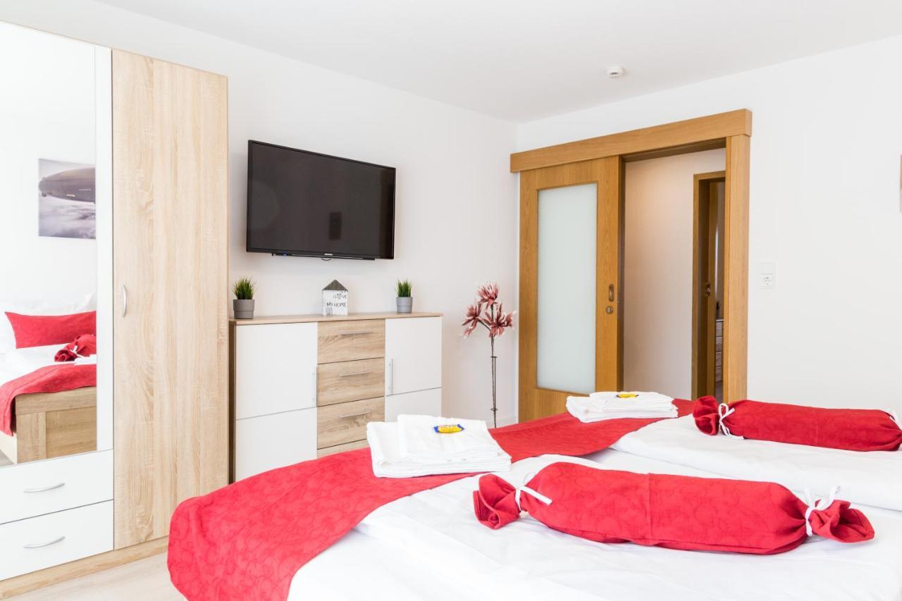 Apartment Eastside Mit 3 Zimmern Fur Bis Zu 5 Personen Mit Balkon Friedrichshafen Kültér fotó