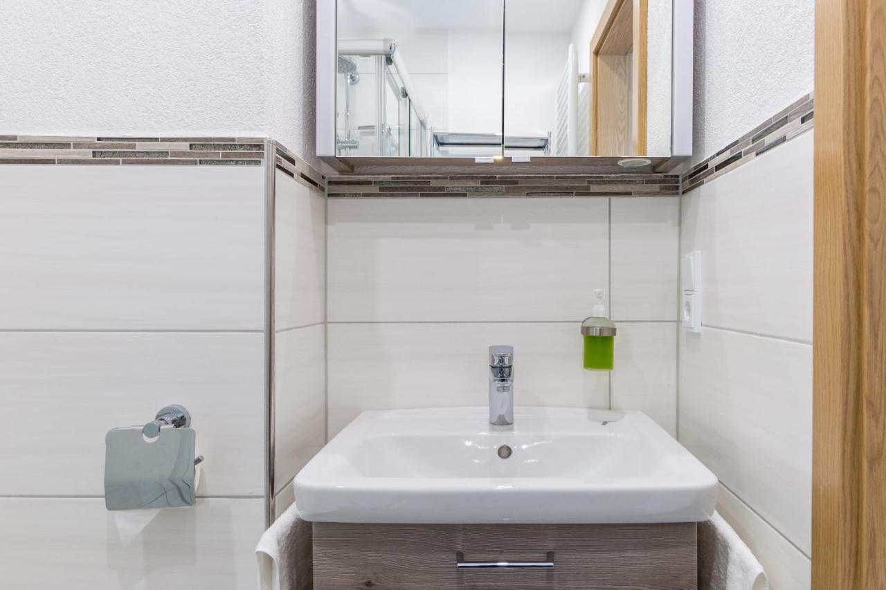 Apartment Eastside Mit 3 Zimmern Fur Bis Zu 5 Personen Mit Balkon Friedrichshafen Kültér fotó