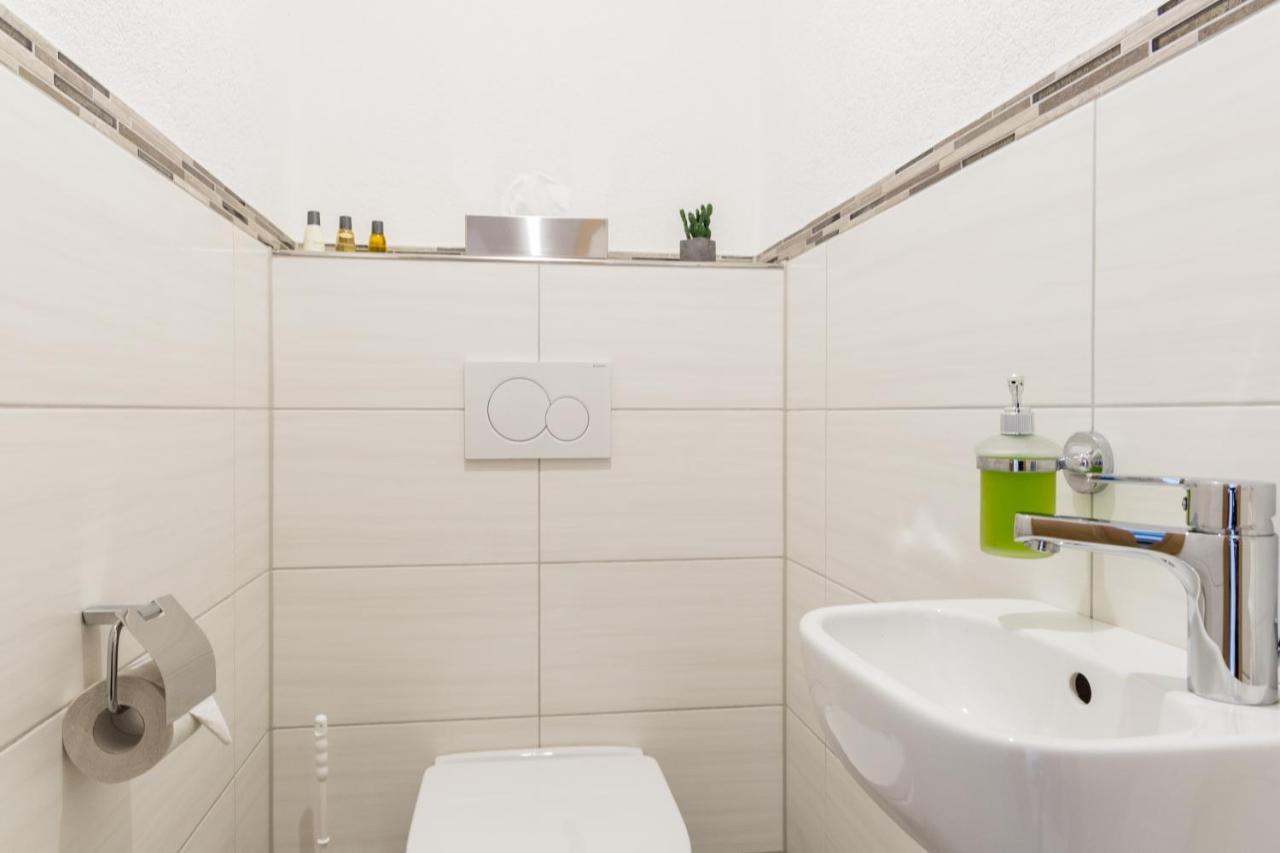 Apartment Eastside Mit 3 Zimmern Fur Bis Zu 5 Personen Mit Balkon Friedrichshafen Kültér fotó
