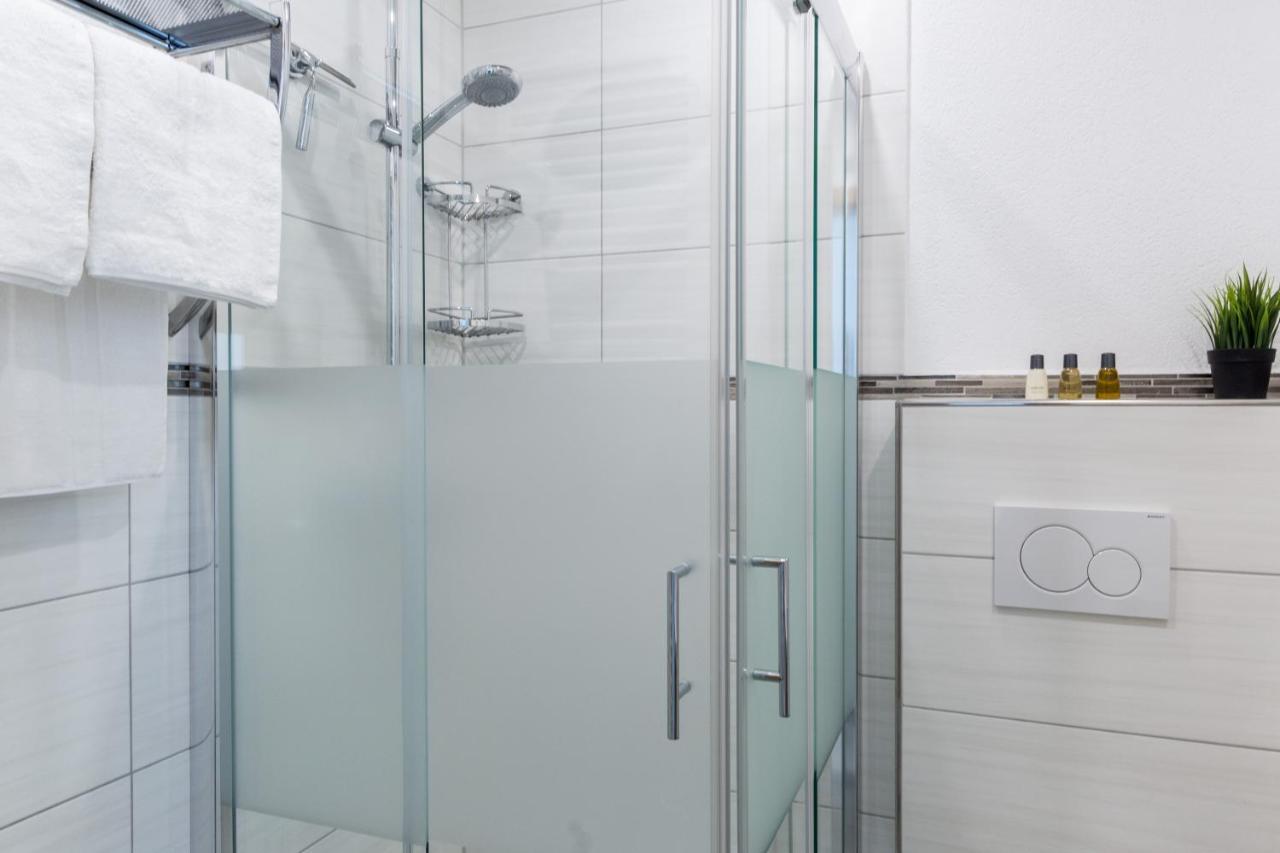 Apartment Eastside Mit 3 Zimmern Fur Bis Zu 5 Personen Mit Balkon Friedrichshafen Kültér fotó