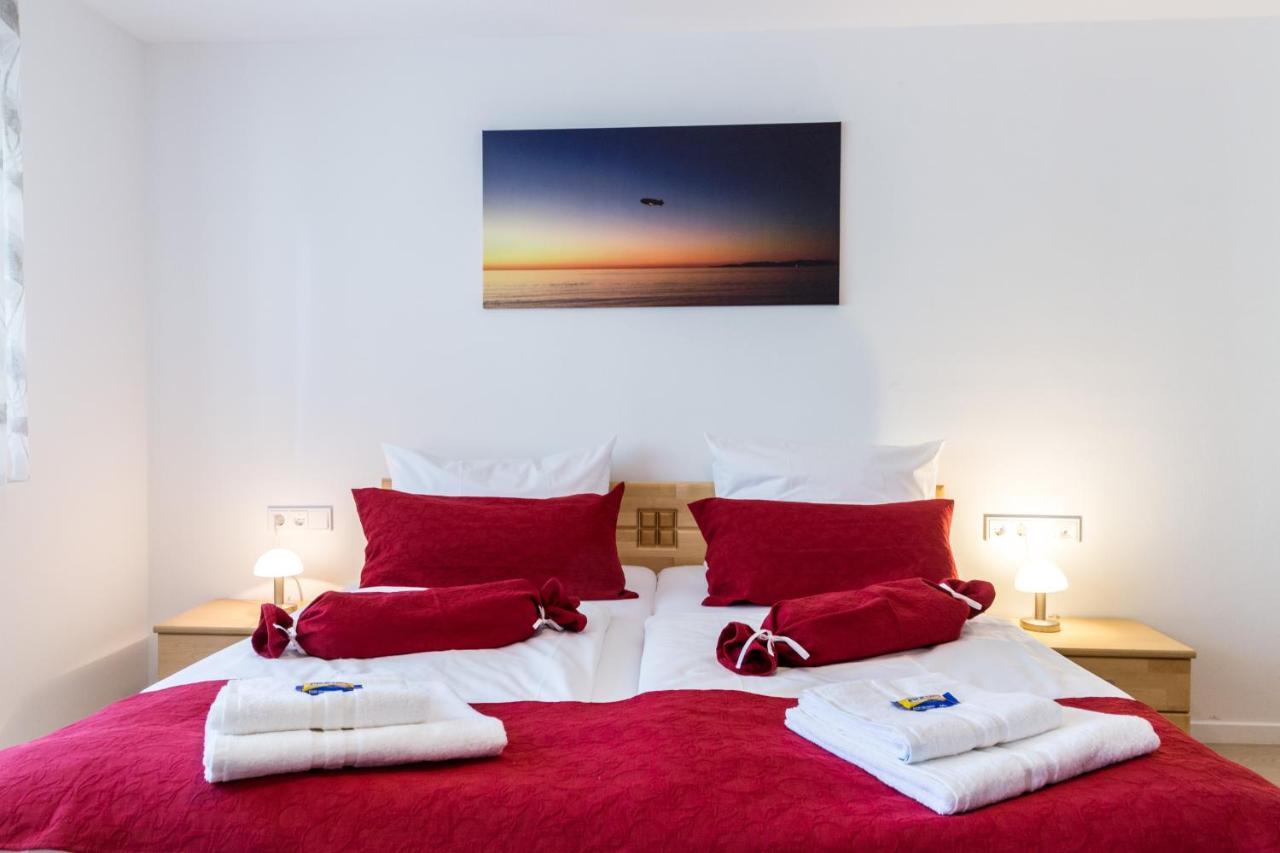 Apartment Eastside Mit 3 Zimmern Fur Bis Zu 5 Personen Mit Balkon Friedrichshafen Kültér fotó