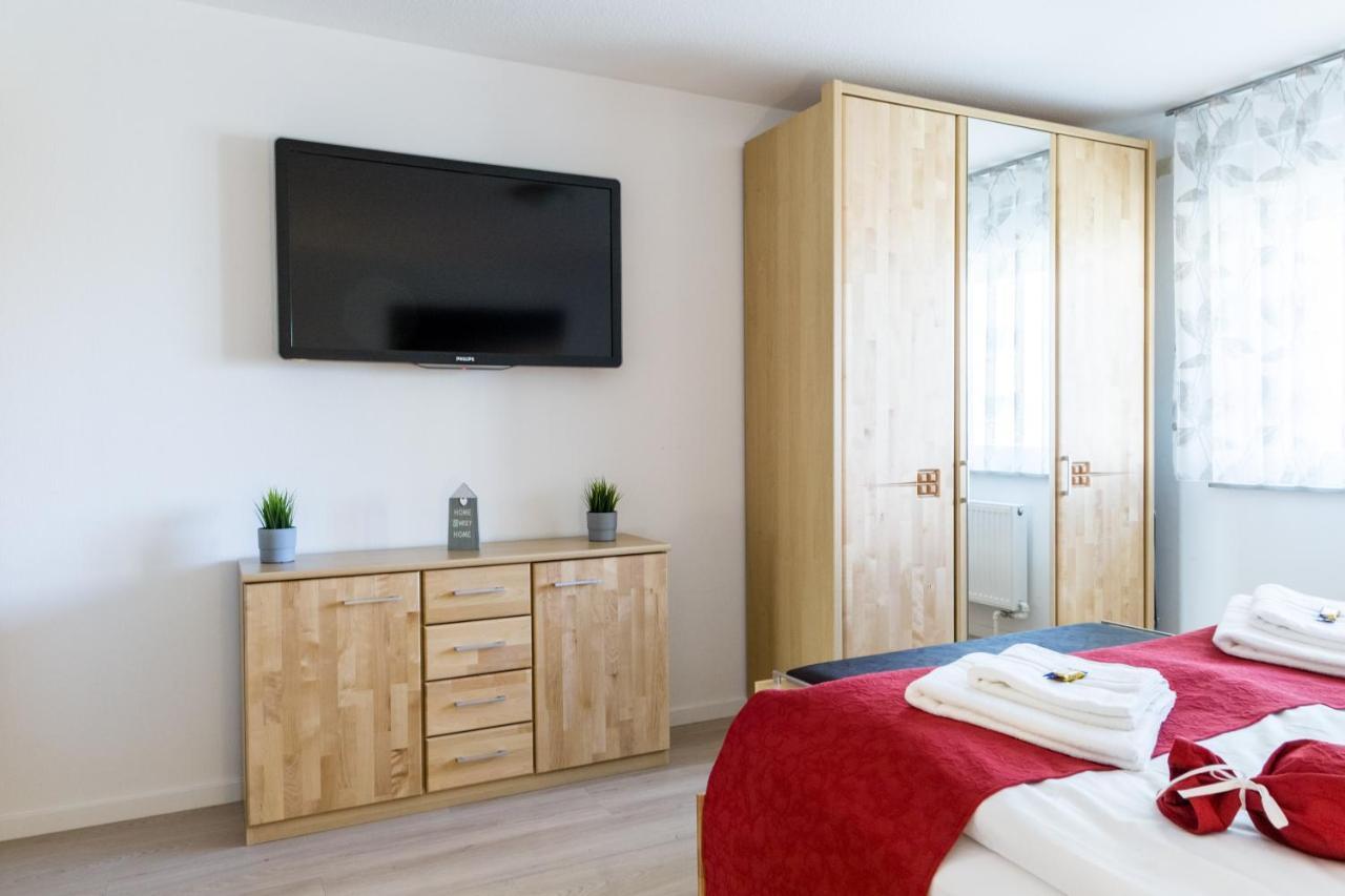 Apartment Eastside Mit 3 Zimmern Fur Bis Zu 5 Personen Mit Balkon Friedrichshafen Kültér fotó
